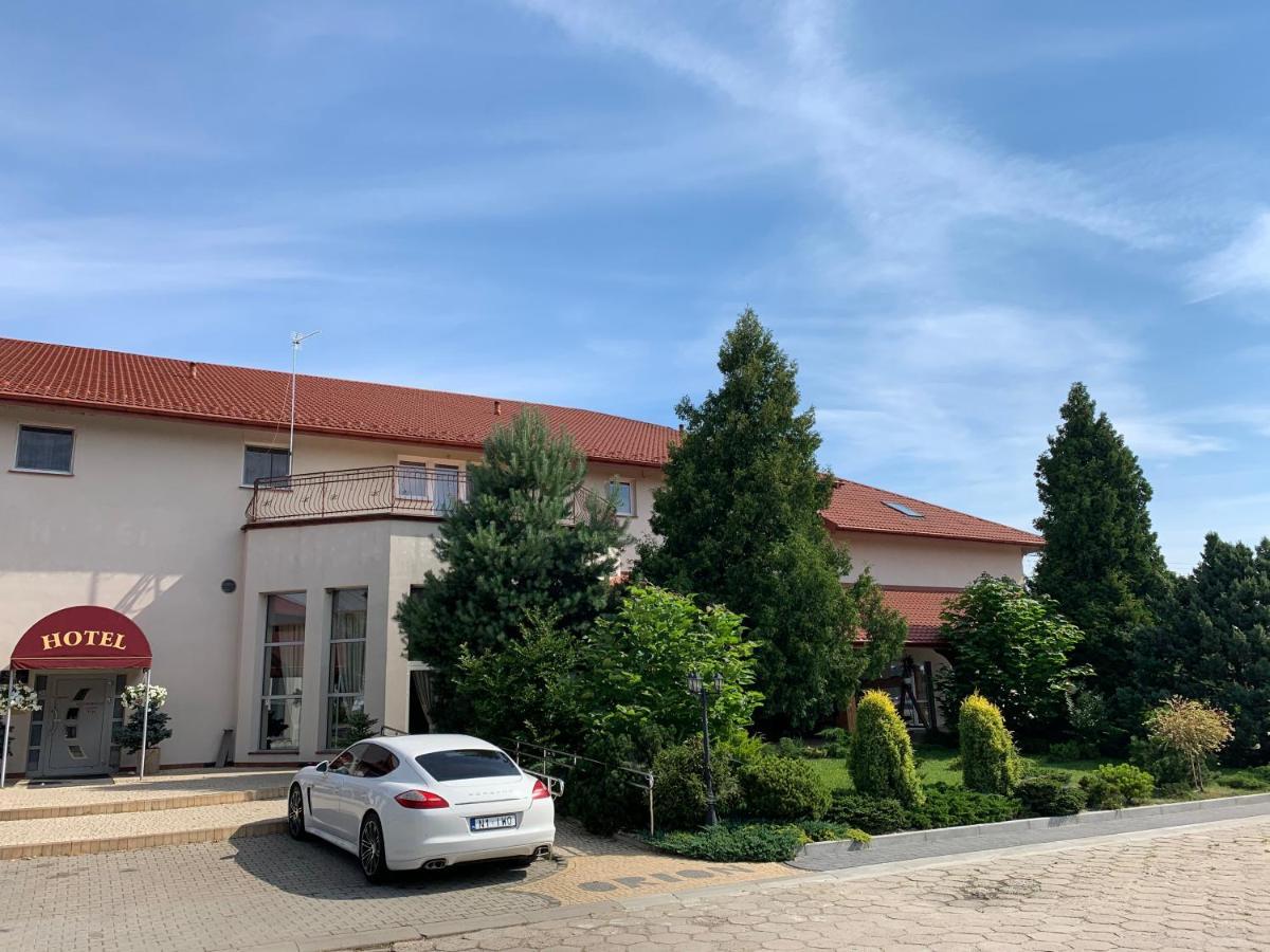 Orion Hotel Parczew Exterior foto